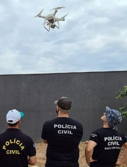 Policia Civil Pilotando Drone